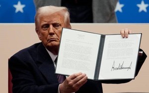 Tổng thống Mỹ Donald Trump vấp phải trở ngại pháp lý đầu tiên