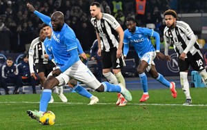 Juventus nếm trải thất bại đầu tiên của mùa giải bởi sự thăng hoa của cựu sao MU 