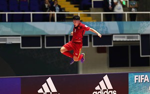 ĐT Việt Nam giành chiến thắng lịch sử ở World Cup nhờ hat-trick của cầu thủ trẻ nhất đội