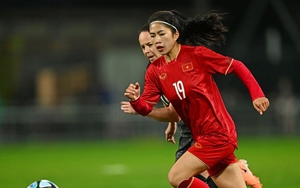 Thanh Nhã bứt tốc 40m rồi ghi bàn vào lưới đội bóng hàng đầu thế giới giống siêu phẩm của Ronaldo, báo châu Âu khen ngợi