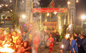 Tục xông đền, xông nhà thờ họ đêm Giao thừa - Nét đẹp văn hóa ở ngôi làng Việt cổ