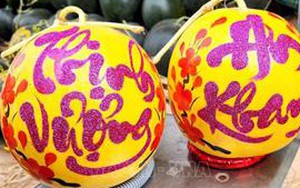 Trái cây đặc sản trưng bày dịp Tết hút khách