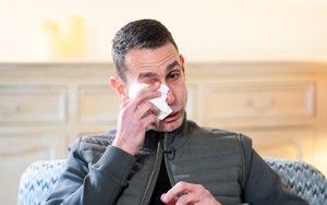 Cựu trọng tài Premier League xin lỗi vì xúc phạm Liverpool, tiết lộ góc khuất đời tư khiến nhiều người xúc động