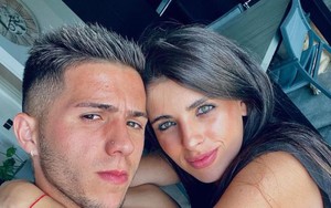 Phát hiện bạn gái đang bị đồng đội 'theo đuổi', nhà vô địch thế giới lập tức có hành động quyết đoán