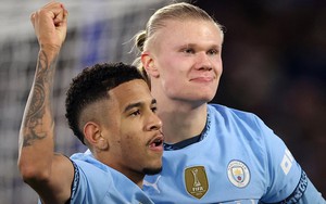 Man City hồi sinh với chiến thắng 4-1, Chelsea chia điểm trên sân khách