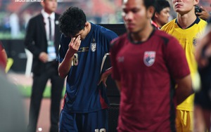 Tiền vệ Thái Lan dính thẻ đỏ bật khóc sau trận thua ĐT Việt Nam, CĐV chỉ trích vì pha phạm lỗi với Quang Hải