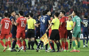 Báo Thái Lan bình luận ‘1 trận chung kết nhưng có 1000 tình huống’, trách cầu thủ dính thẻ đỏ khi ĐT Việt Nam vô địch