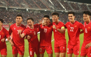 Tuấn Hải căng ngang khó chịu khiến cầu thủ đội nhà phản lưới