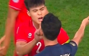 Đội trưởng Duy Mạnh hé lộ cuộc nói chuyện với Supachok sau bàn thắng gây tranh cãi