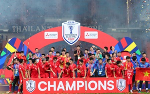 Tin nóng bóng đá Việt 6/1: Việt Nam lập vô số kỷ lục, nhận mưa tiền thưởng; Đình Triệu nói lời tâm huyết