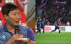 HLV Kim Sang Sik tiết lộ trao đổi với trọng tài sau bàn thắng tranh cãi, đã nghĩ Thái Lan sẽ để ĐT Việt Nam ghi bàn