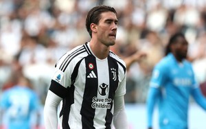 Khi Vlahovic 'đau bụng'