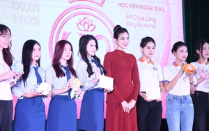 Hoa hậu Đỗ Thị Hà chia sẻ bí quyết thi sắc đẹp với sinh viên Học viện Ngoại giao