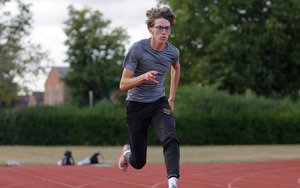 Tài năng 15 tuổi gây sốt khi chạy 100m như đang bay, trở thành hiện tượng trên mạng xã hội