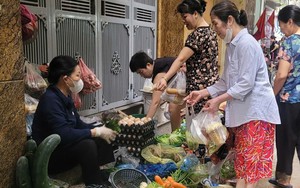 Mưa bão khiến giá thực phẩm, rau xanh tại Hà Nội tăng mạnh