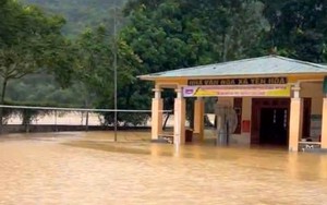 Hàng nghìn hộ dân ở Nghệ An bị cô lập do lũ sau bão số 10