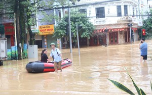 Nhiều tuyến đường ở tỉnh Cao Bằng bị ngập sâu do hoàn lưu bão số 10