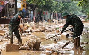Nước rút, người dân Lào Cai tất bật dọn dẹp nhà cửa, đường phố