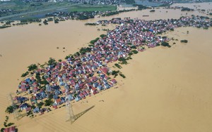 Nhiều làng mạc Bắc Ninh vẫn chìm trong biển nước