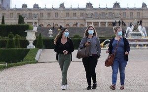 Pháp ghi nhận làn sóng COVID-19 mới trước chiến dịch tiêm chủng mùa Thu