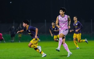 Ngôi sao giữ kỷ lục hiếm có của bóng đá Việt Nam vừa tái xuất sau 2 năm chấn thương, mang tin vui cho CĐV