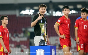 Tin nóng bóng đá Việt Nam hôm nay 12/10: HLV Kim Sang Sik được đề xuất nhận bằng khen của Thủ tướng; HLV Polking vui khi Văn Hậu trở lại sân cỏ