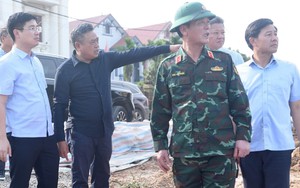 Chủ tịch UBND thành phố Hà Nội Trần Sỹ Thanh kiểm tra tại vùng ngập lụt