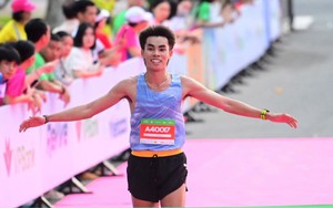 Huỳnh Anh Khôi chạy 3 giải marathon trong 2 tuần, vô địch 2 giải