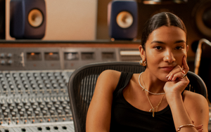 Album "The Art of Loving": Muôn sắc màu tình yêu của Olivia Dean