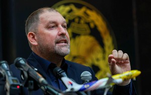 HLV Australia công khai xin lỗi, nói thẳng về 7 cầu thủ nhập tịch giả mạo giấy tờ ở trận gặp ĐT Việt Nam