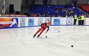 Cô bé Việt Nam 12 tuổi chinh phục đấu trường trượt băng tốc độ quốc tế
