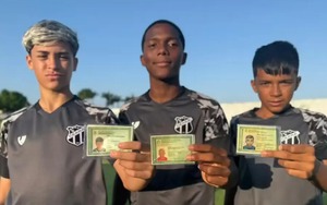 Bộ ba 'Messi, Neymar, Iniesta' gây sốt khi cùng khoác áo một đội bóng ở Brazil