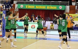 Hoa khôi bóng chuyền Việt Nam chơi tuyệt hay, huyền thoại Ngọc Hoa lập kỳ tích với ngôi VĐQG 2025