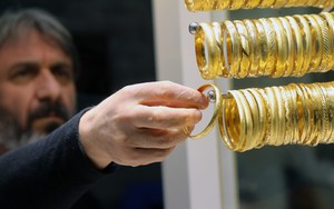Vàng hướng tới tuần tăng giá mạnh nhất trong 17 năm