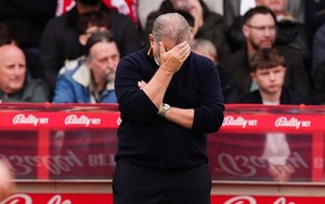 Sau 39 ngày tại vị, một HLV ngoại hạng Anh lại bị sa thải