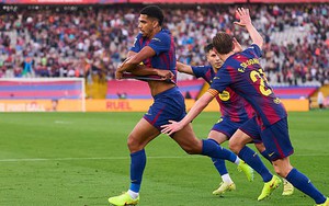 Barca giành chiến thắng đầy cảm xúc sau khi HLV Hansi Flick nhận thẻ đỏ
