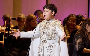 Ca sĩ “nhí” Dương Đức Hải hát với dàn nhạc giao hưởng Mỹ