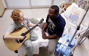 Âm nhạc - liệu pháp giảm đau tự nhiên sau phẫu thuật