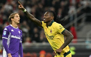 Đàn em của Ronaldo tỏa sáng giúp AC Milan giành ngôi đầu Serie A