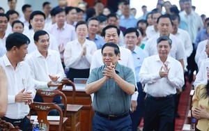 Thủ tướng Phạm Minh Chính tiếp xúc cử tri lãnh đạo các xã, phường của thành phố Cần Thơ