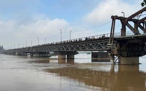 Ảnh hưởng bão số 10: Nước sông Hồng lên mức báo động 1, nhiều sông vượt báo động 3