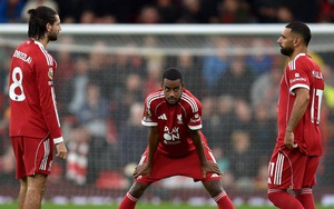 Hàng thủ mới là điểm yếu chết người của Liverpool mùa này