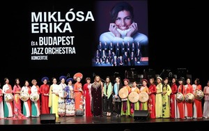 Áo dài Việt Nam lần đầu tỏa sáng trong buổi hòa nhạc quốc tế tại Budapest