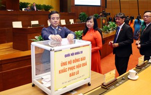 Đại biểu Quốc hội ủng hộ đồng bào khắc phục hậu quả bão lũ