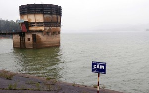 Từ Hà Tĩnh đến Quảng Ngãi bảo vệ công trình trước mưa lớn do bão số 12 và không khí lạnh