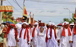 Lễ rước y trang Katê: Sợi chỉ đỏ thắt chặt tình đoàn kết Chăm – Raglai