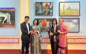 Triển lãm “Về miền đất đỏ” tôn vinh nữ họa sĩ ba miền