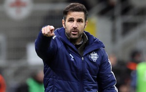 Fabregas được ví như một HLV hàng đầu với màn uý lạo cảm xúc và đầy khí chất