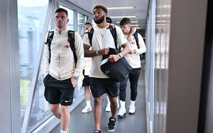 Liverpool gặp sự cố về máy bay trước cuộc chạm trán Frankfurt