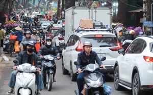 Nhiều ý kiến góp ý giảm ùn tắc giao thông trên địa bàn Thủ đô